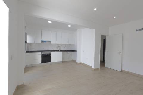 Apartamento T2 + 1 com Quintal em Faro