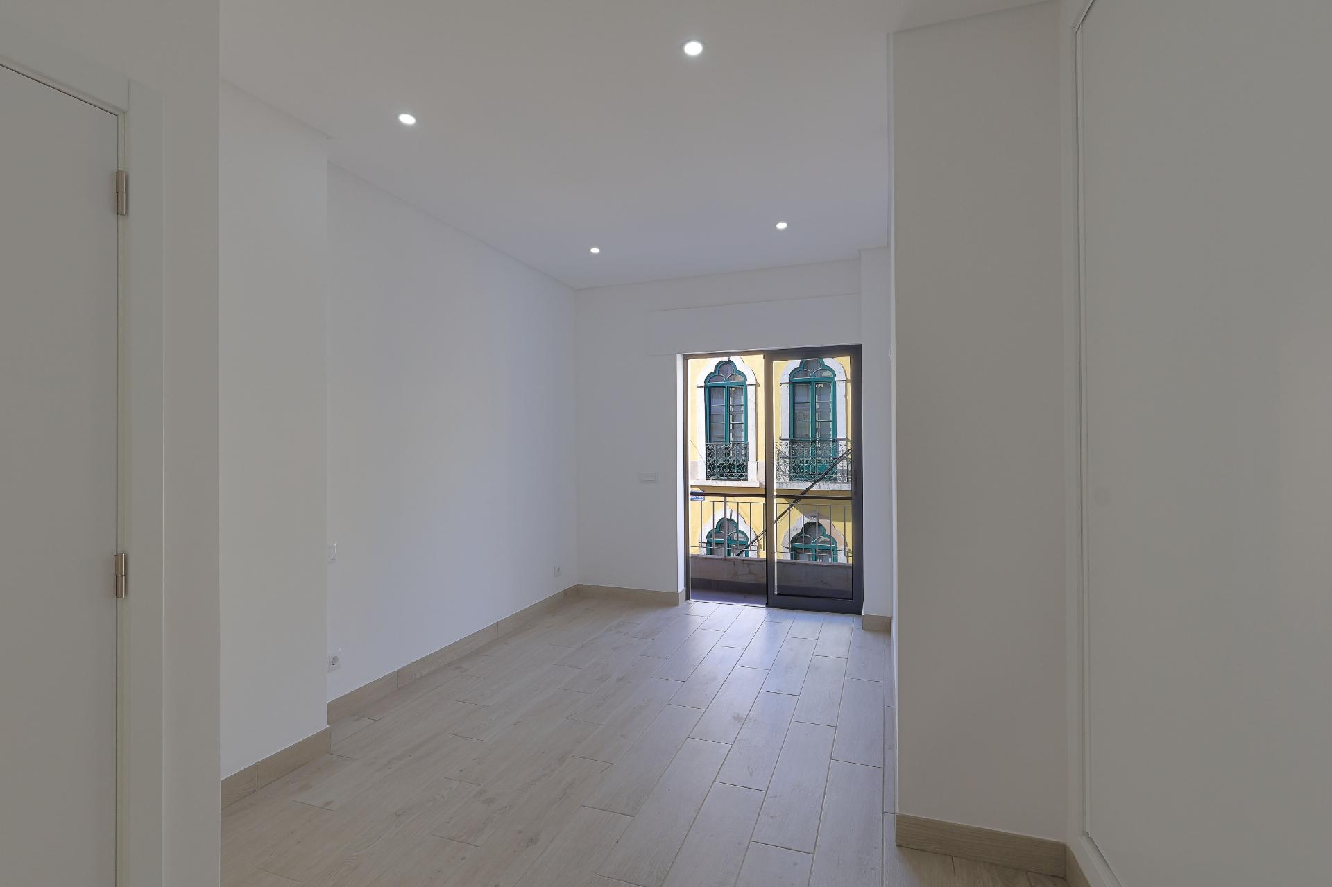 Apartamento T2 + 1 com Quintal em Faro