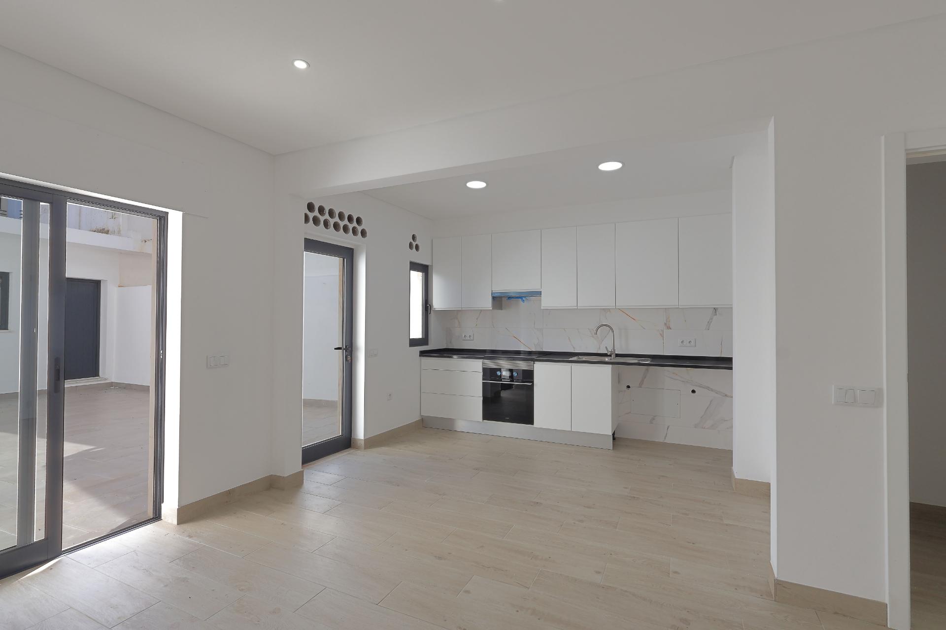 Apartamento T2 + 1 com Quintal em Faro