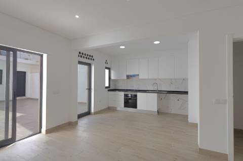 Apartamento T2 + 1 com Quintal em Faro