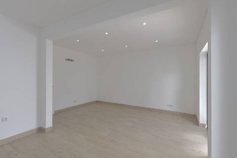 Apartamento T2 + 1 com Quintal em Faro