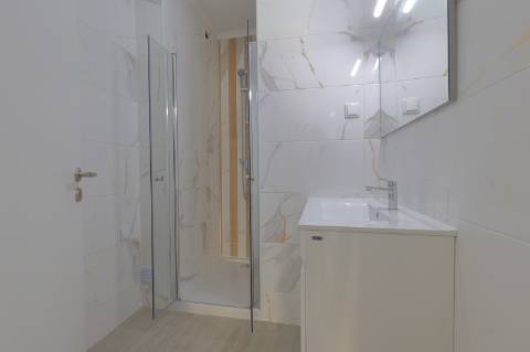 Apartamento T2 + 1 com Quintal em Faro