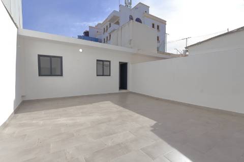 Apartamento T2 + 1 com Quintal em Faro