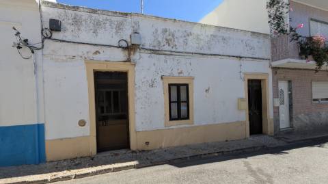 Moradia T2 para Recuperar em Fuzeta