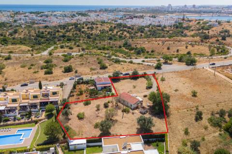 Terreno urbano para construção de prédio , situado entre Ferragudo e Parchal