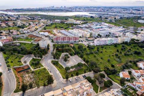 LOTE PARA CONSTRUÇÃO DE 9 APARTAMENTOS A 2 KM DE PORTIMÃO