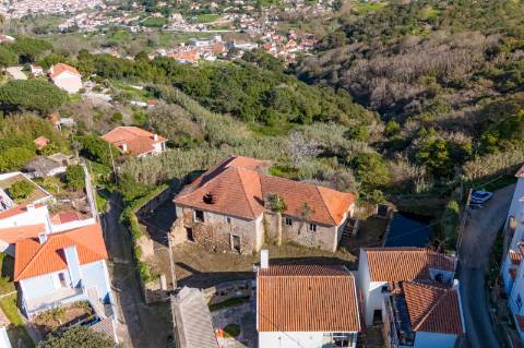 Quinta à venda na rua Candido dos Reis s/n - Vila de Colares - Mucifal