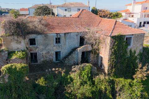 Quinta à venda na rua Candido dos Reis s/n - Vila de Colares - Mucifal