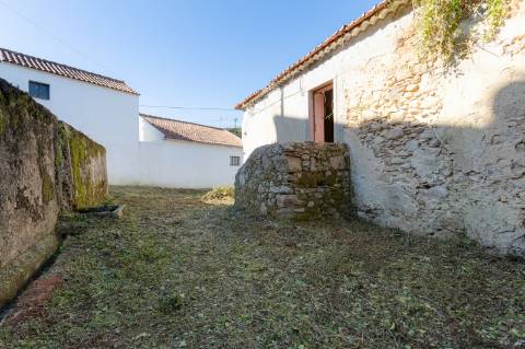 Quinta à venda na rua Candido dos Reis s/n - Vila de Colares - Mucifal