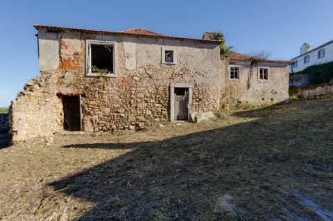 Quinta à venda na rua Candido dos Reis s/n - Vila de Colares - Mucifal