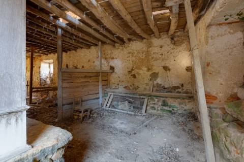 Quinta à venda na rua Candido dos Reis s/n - Vila de Colares - Mucifal