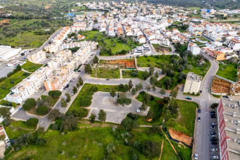 LOTE PARA CONSTRUÇÃO DE 9 APARTAMENTOS A 2 KM DE PORTIMÃO