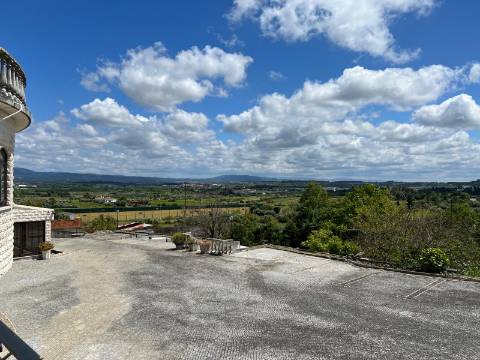 Moradia de Prestígio em Sepins, Cantanhede Um Refúgio de Elegância Clássica e Luxo Contemporâneo