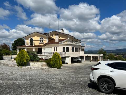 Moradia de Prestígio em Sepins, Cantanhede Um Refúgio de Elegância Clássica e Luxo Contemporâneo