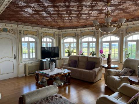 Moradia de Prestígio em Sepins, Cantanhede Um Refúgio de Elegância Clássica e Luxo Contemporâneo