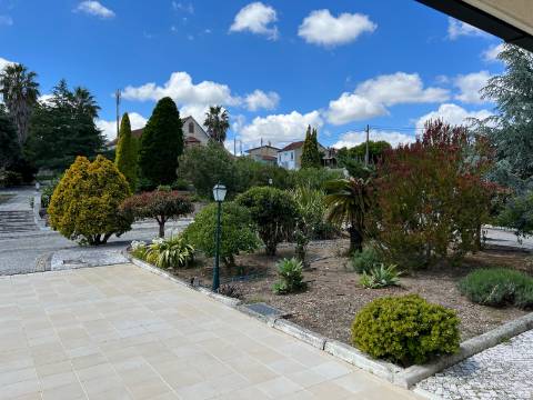 Moradia de Prestígio em Sepins, Cantanhede Um Refúgio de Elegância Clássica e Luxo Contemporâneo