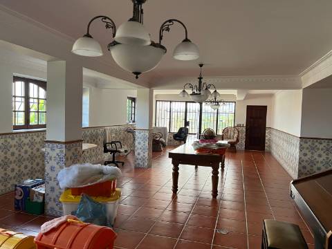 Moradia de Prestígio em Sepins, Cantanhede Um Refúgio de Elegância Clássica e Luxo Contemporâneo