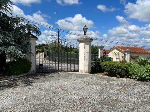 Moradia de Prestígio em Sepins, Cantanhede Um Refúgio de Elegância Clássica e Luxo Contemporâneo