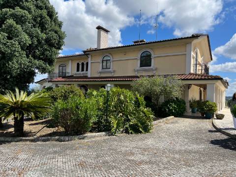 Moradia de Prestígio em Sepins, Cantanhede Um Refúgio de Elegância Clássica e Luxo Contemporâneo