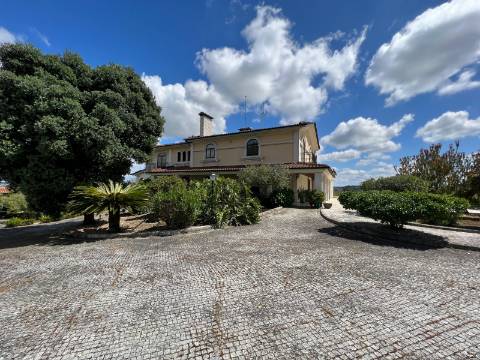 Moradia de Prestígio em Sepins, Cantanhede Um Refúgio de Elegância Clássica e Luxo Contemporâneo