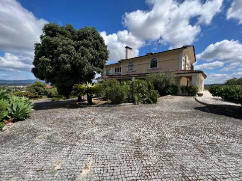 Moradia de Prestígio em Sepins, Cantanhede Um Refúgio de Elegância Clássica e Luxo Contemporâneo