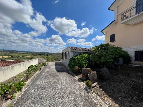 Moradia de Prestígio em Sepins, Cantanhede Um Refúgio de Elegância Clássica e Luxo Contemporâneo