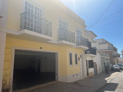 Fantastica Moradia T5 + Apto T3 no Centro de Lagoa/Carvoeiro