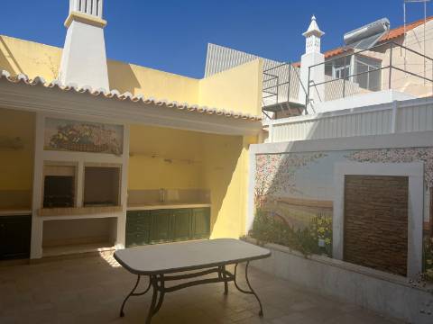 Fantastica Moradia T5 + Apto T3 no Centro de Lagoa/Carvoeiro