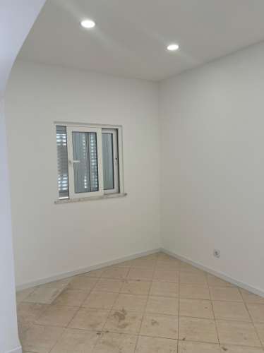 Moradia T3 Renovada no Centro de Parchal - Conforto, Estilo e Localização Privilegiada!