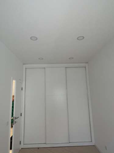 Moradia T3 Renovada no Centro de Parchal - Conforto, Estilo e Localização Privilegiada!