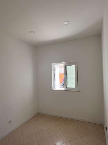 Moradia T3 Renovada no Centro de Parchal - Conforto, Estilo e Localização Privilegiada!