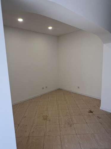 Moradia T3 Renovada no Centro de Parchal - Conforto, Estilo e Localização Privilegiada!