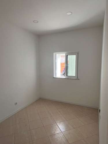 Moradia T3 Renovada no Centro de Parchal - Conforto, Estilo e Localização Privilegiada!