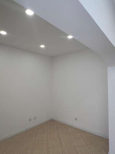 Moradia T3 Renovada no Centro de Parchal - Conforto, Estilo e Localização Privilegiada!