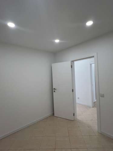 Moradia T3 Renovada no Centro de Parchal - Conforto, Estilo e Localização Privilegiada!