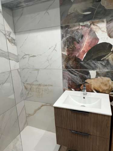 Moradia T3 Renovada no Centro de Parchal - Conforto, Estilo e Localização Privilegiada!