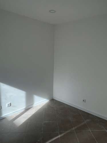 Moradia T3 Renovada no Centro de Parchal - Conforto, Estilo e Localização Privilegiada!