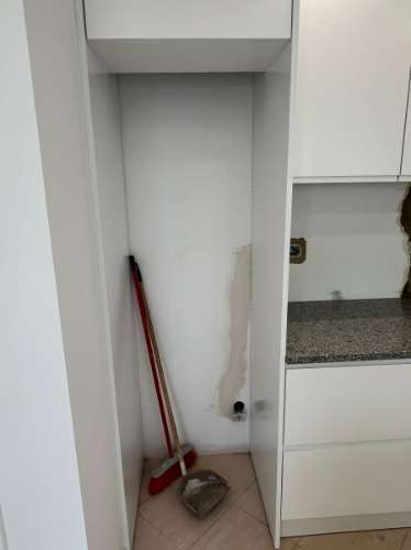 Moradia T3 Renovada no Centro de Parchal - Conforto, Estilo e Localização Privilegiada!