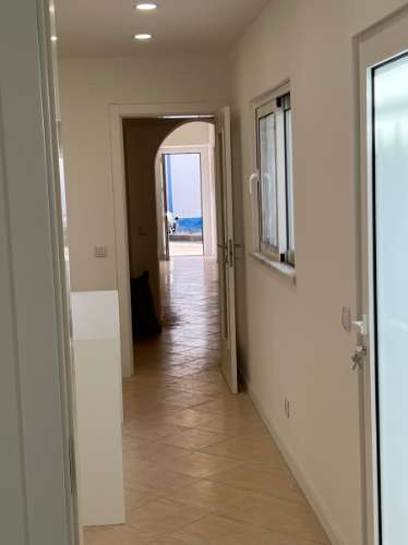 Moradia T3 Renovada no Centro de Parchal - Conforto, Estilo e Localização Privilegiada!