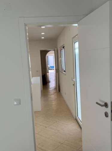 Moradia T3 Renovada no Centro de Parchal - Conforto, Estilo e Localização Privilegiada!