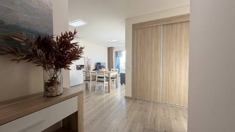 Apartamento T2 na Praia da Rocha - Totalmente Mobilado com Garagem e Piscina