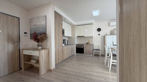 Apartamento T2 na Praia da Rocha - Totalmente Mobilado com Garagem e Piscina