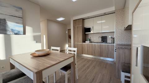 Apartamento T2 na Praia da Rocha - Totalmente Mobilado com Garagem e Piscina