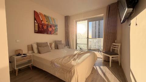 Apartamento T2 na Praia da Rocha - Totalmente Mobilado com Garagem e Piscina