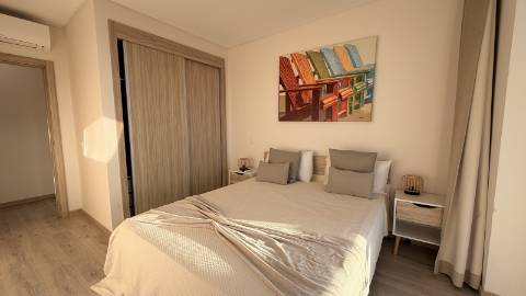 Apartamento T2 na Praia da Rocha - Totalmente Mobilado com Garagem e Piscina