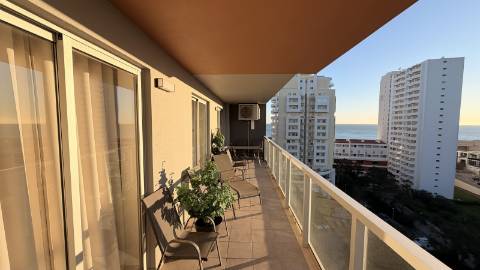 Apartamento T2 na Praia da Rocha - Totalmente Mobilado com Garagem e Piscina