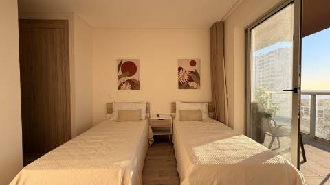 Apartamento T2 na Praia da Rocha - Totalmente Mobilado com Garagem e Piscina