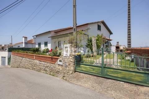 Moradia T3 com terreno na Barreira, Leiria.