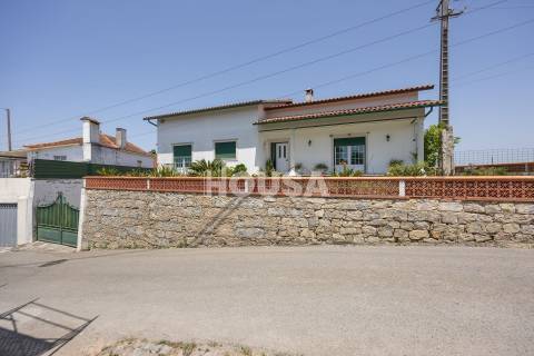 Moradia T3 com terreno na Barreira, Leiria.