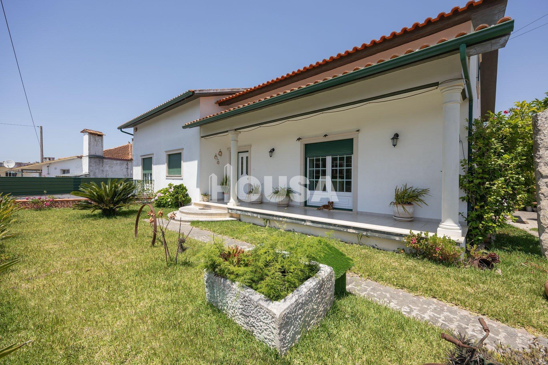 Moradia T3 com terreno na Barreira, Leiria.